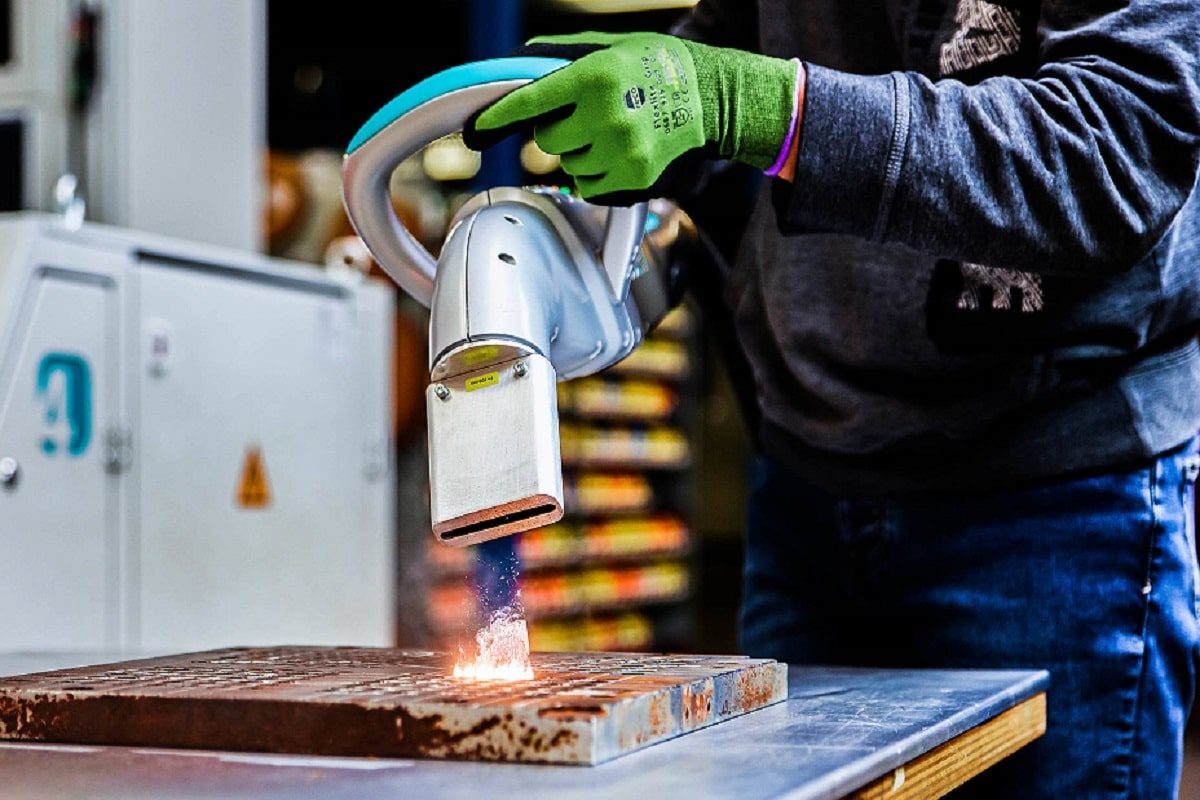Laser cleaning